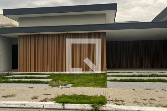 Fachada de casa de condomínio para alugar com 3 quartos, 297m² em Condomínio Chácara dos Eucaliptos, São José dos Campos