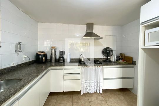 Cozinha de casa para alugar com 4 quartos, 537m² em Minas Brasil, Belo Horizonte