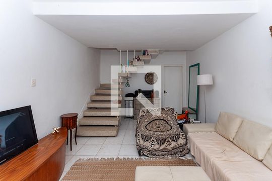 Sala de casa à venda com 2 quartos, 130m² em Vila Anglo Brasileira, São Paulo