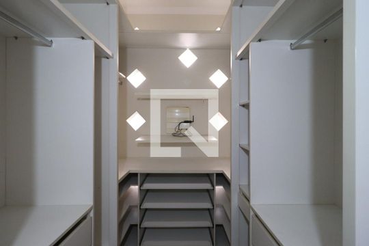 Closet da suíte de casa para alugar com 4 quartos, 450m² em Residencial E Comercial Palmares, Ribeirão Preto