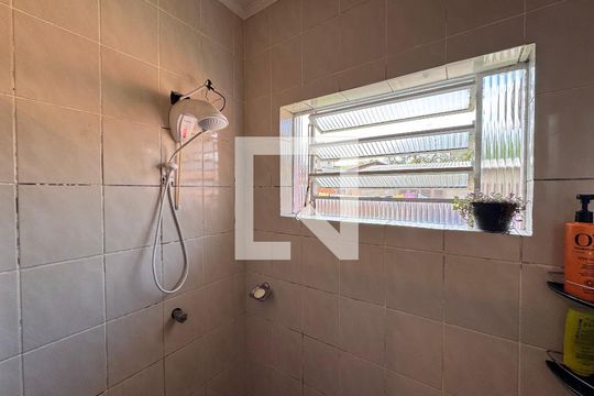 Banheiro de casa à venda com 2 quartos, 100m² em Pinheiro, São Leopoldo