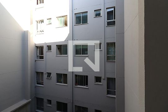 Sala de apartamento à venda com 2 quartos, 50m² em Rubem Berta, Porto Alegre