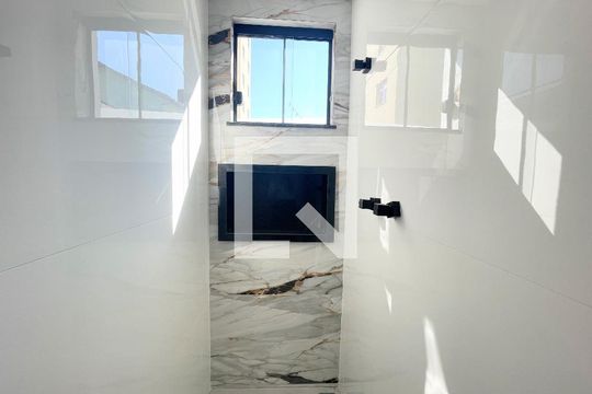 Banheiro da Suíte de casa à venda com 3 quartos, 130m² em Sinimbu, Belo Horizonte