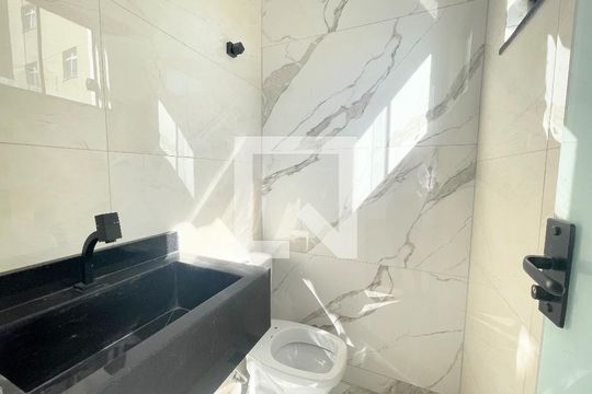 Lavabo de casa à venda com 3 quartos, 130m² em Sinimbu, Belo Horizonte