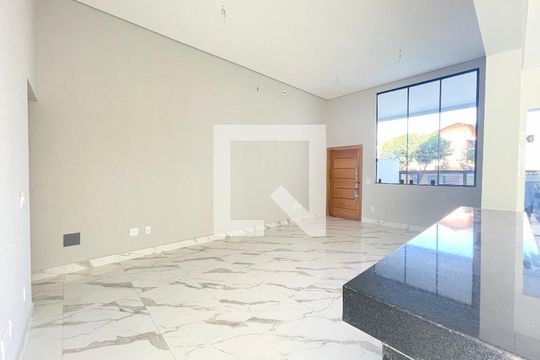 Sala de casa à venda com 3 quartos, 130m² em Sinimbu, Belo Horizonte
