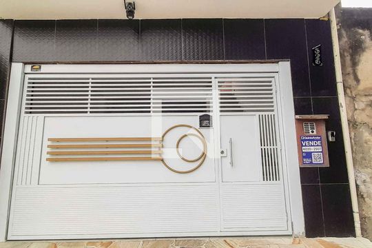 Fachada de casa à venda com 3 quartos, 280m² em Padroeira, Osasco