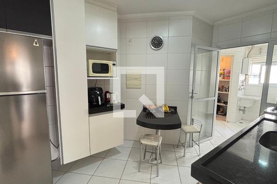 Cozinha de apartamento à venda com 2 quartos, 97m² em Vila Bastos, Santo André