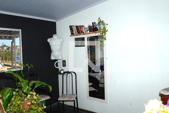 Sala 2 de casa para alugar com 3 quartos, 75m² em Tupi, Belo Horizonte