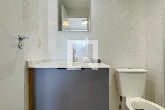 Banheiro Social de kitnet/studio à venda com 1 quarto, 25m² em Pinheiros, São Paulo