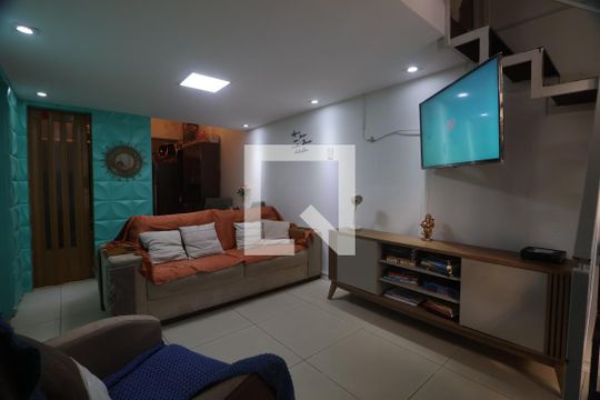 Sala de casa de condomínio à venda com 3 quartos, 81m² em Rio Branco, Canoas