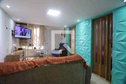 Sala de casa de condomínio à venda com 3 quartos, 81m² em Rio Branco, Canoas
