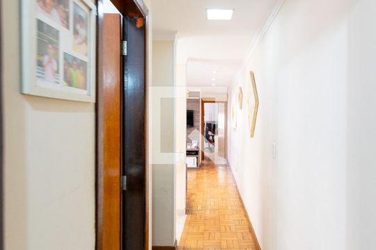 Corredor de casa à venda com 3 quartos, 150m² em Vila Alexandria, São Paulo
