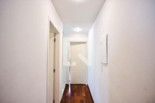 Corredor de casa à venda com 3 quartos, 260m² em Vila Progredior, São Paulo