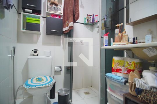 Banheiro da Suíte de apartamento para alugar com 2 quartos, 85m² em Jardim Itu, Porto Alegre