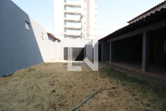 Varanda da Sala de casa para alugar com 3 quartos, 163m² em Santa Mônica, Uberlândia