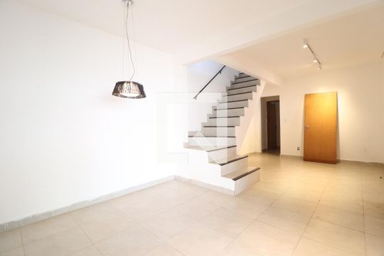 Sala de casa para alugar com 3 quartos, 163m² em Santa Mônica, Uberlândia