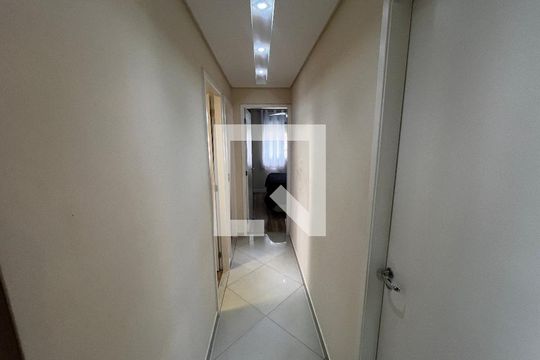Corredor de apartamento à venda com 3 quartos, 72m² em Santa Teresinha, São Paulo