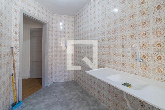 Cozinha  de apartamento para alugar com 1 quarto, 53m² em Santa Tereza, Porto Alegre