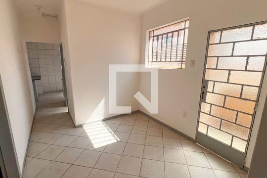 Sala de casa à venda com 8 quartos, 340m² em Carlos Prates, Belo Horizonte