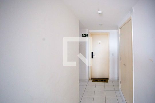 Hall de entrada de apartamento à venda com 2 quartos, 44m² em Canhema, Diadema