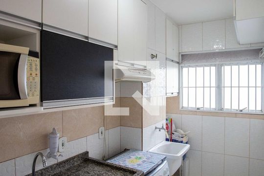 Cozinha de apartamento à venda com 2 quartos, 44m² em Canhema, Diadema