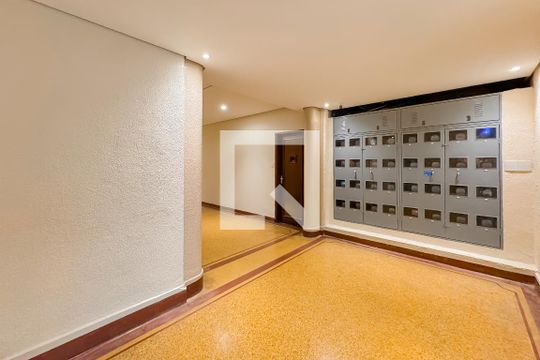 Hall de entrada de apartamento para alugar com 2 quartos, 109m² em Vila Monumento, São Paulo