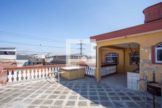 Sacada de casa para alugar com 3 quartos, 105m² em Taboão, Diadema