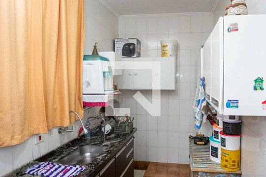 Cozinha de casa para alugar com 2 quartos, 140m² em Taboão, Diadema