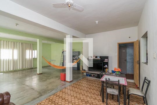 Sala de casa à venda com 5 quartos, 200m² em Irajá, Rio de Janeiro