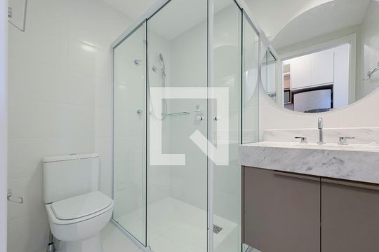 Banheiro de kitnet/studio para alugar com 1 quarto, 23m² em Vila Mariana, São Paulo