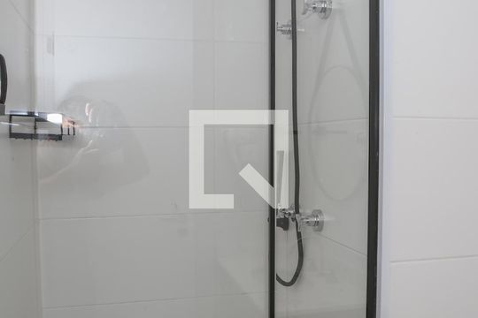 Banheiro de kitnet/studio para alugar com 1 quarto, 21m² em Pompeia, São Paulo