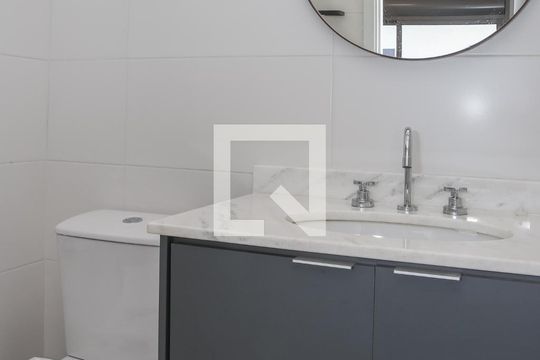 Banheiro de kitnet/studio para alugar com 1 quarto, 21m² em Pompeia, São Paulo