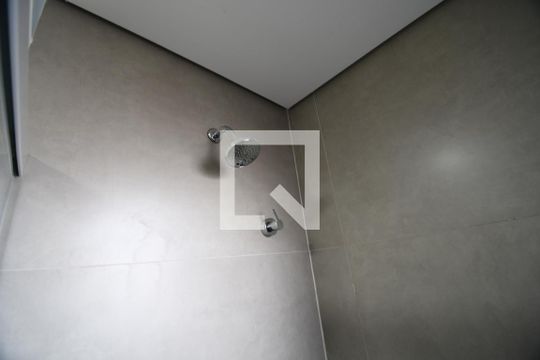 Banheiro de apartamento à venda com 1 quarto, 55m² em Nova Campinas, Campinas