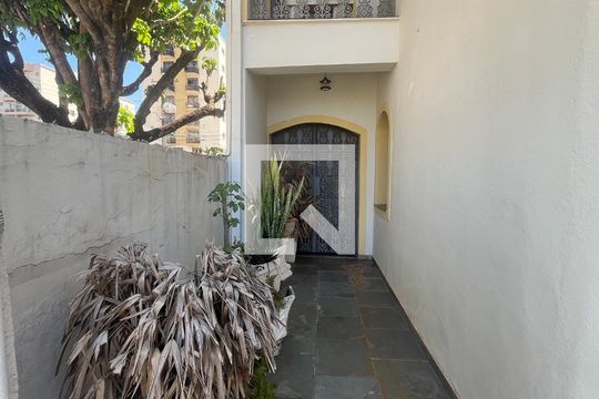 Área Externa de casa à venda com 4 quartos, 296m² em Vila Rossi Borghi E Siqueira, Campinas