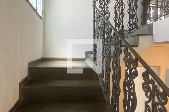 Escada de casa à venda com 4 quartos, 296m² em Vila Rossi Borghi E Siqueira, Campinas