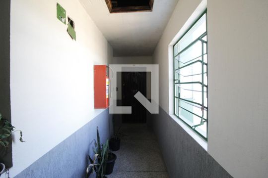 Corredor de apartamento à venda com 2 quartos, 52m² em Rubem Berta, Porto Alegre