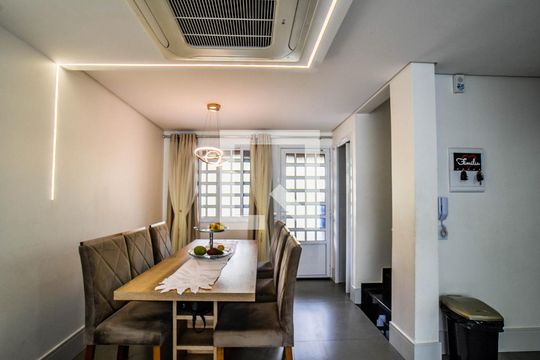 Sala de casa de condomínio à venda com 3 quartos, 150m² em Vila Metalúrgica, Santo André