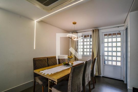 Sala de casa de condomínio à venda com 3 quartos, 150m² em Vila Metalúrgica, Santo André