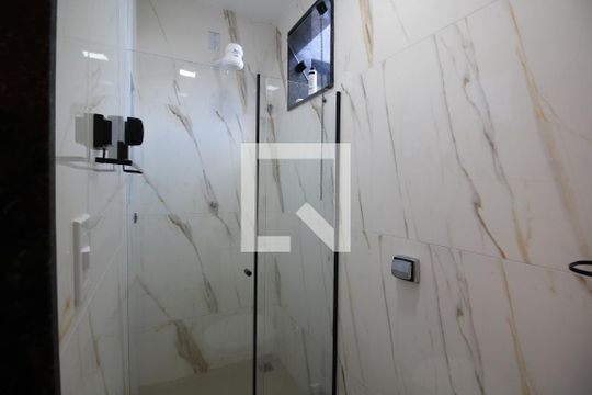 Banheiro da Suíte de casa de condomínio à venda com 3 quartos, 150m² em Jacarepaguá, Rio de Janeiro