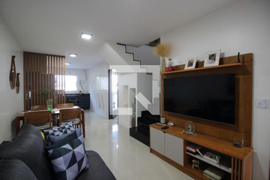 Sala de casa de condomínio à venda com 3 quartos, 150m² em Jacarepaguá, Rio de Janeiro