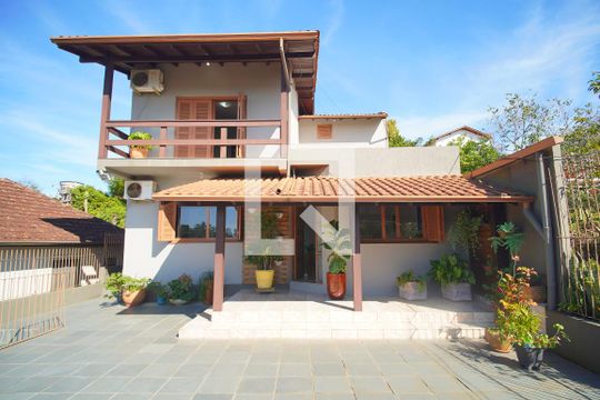 Área externa de casa à venda com 4 quartos, 184m² em Rincão, Novo Hamburgo
