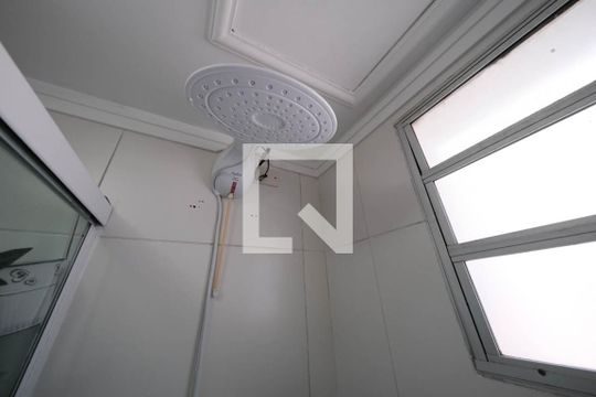 Banheiro de apartamento para alugar com 2 quartos, 48m² em Jardim Santa Teresinha, São Paulo
