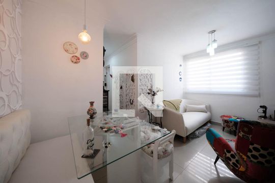 Sala de apartamento para alugar com 2 quartos, 48m² em Jardim Santa Teresinha, São Paulo