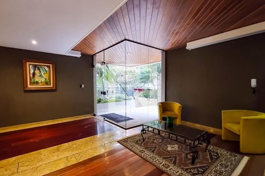 Hall de entrada de apartamento à venda com 3 quartos, 205m² em Vila Andrade, São Paulo