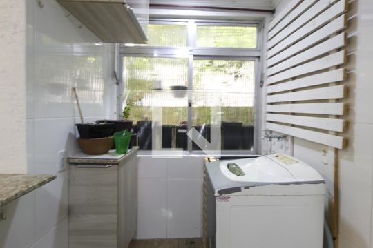 Cozinha de apartamento para alugar com 1 quarto, 40m² em Jardim do Salso, Porto Alegre