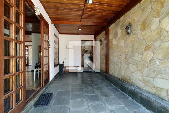 Garagem de casa à venda com 4 quartos, 250m² em Anil, Rio de Janeiro