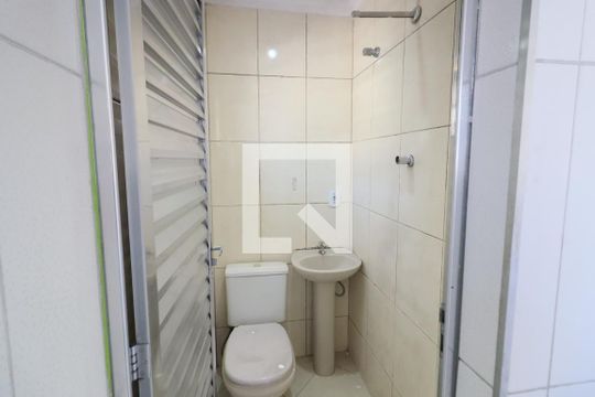 Casa 1 - Banheiro de casa para alugar com 2 quartos, 70m² em Bandeiras, Osasco