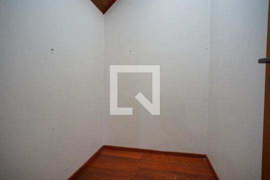 Depósito  de casa à venda com 3 quartos, 260m² em Jardim Itu, Porto Alegre