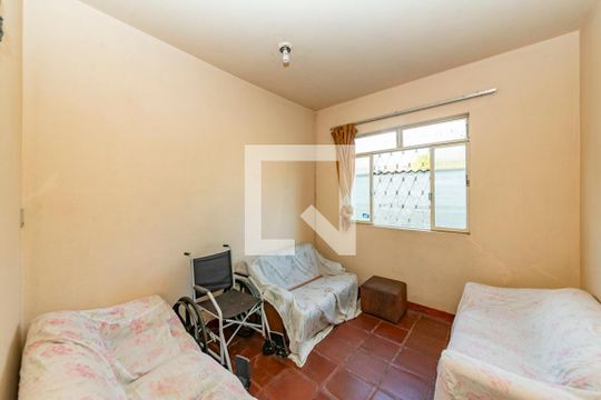 Quarto 1 de casa à venda com 3 quartos, 240m² em Vila Ermelinda, Belo Horizonte