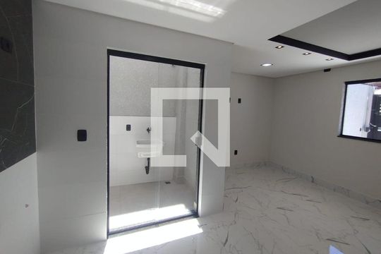 Sala de casa à venda com 2 quartos, 80m² em Parque das Nações, Santo André